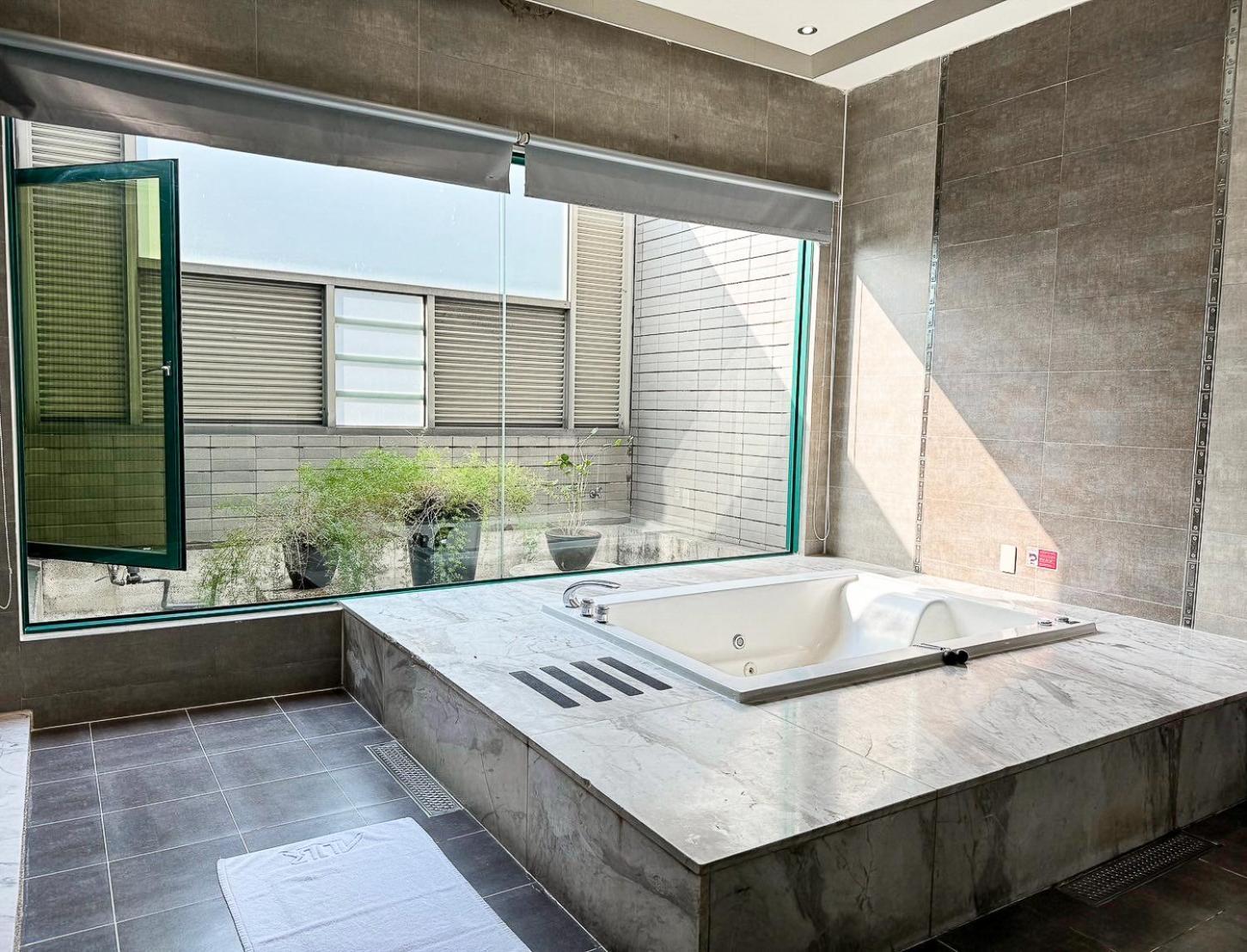 All-Ur Boutique Motel -Chia Yi Branch Kota Chiayi Bagian luar foto