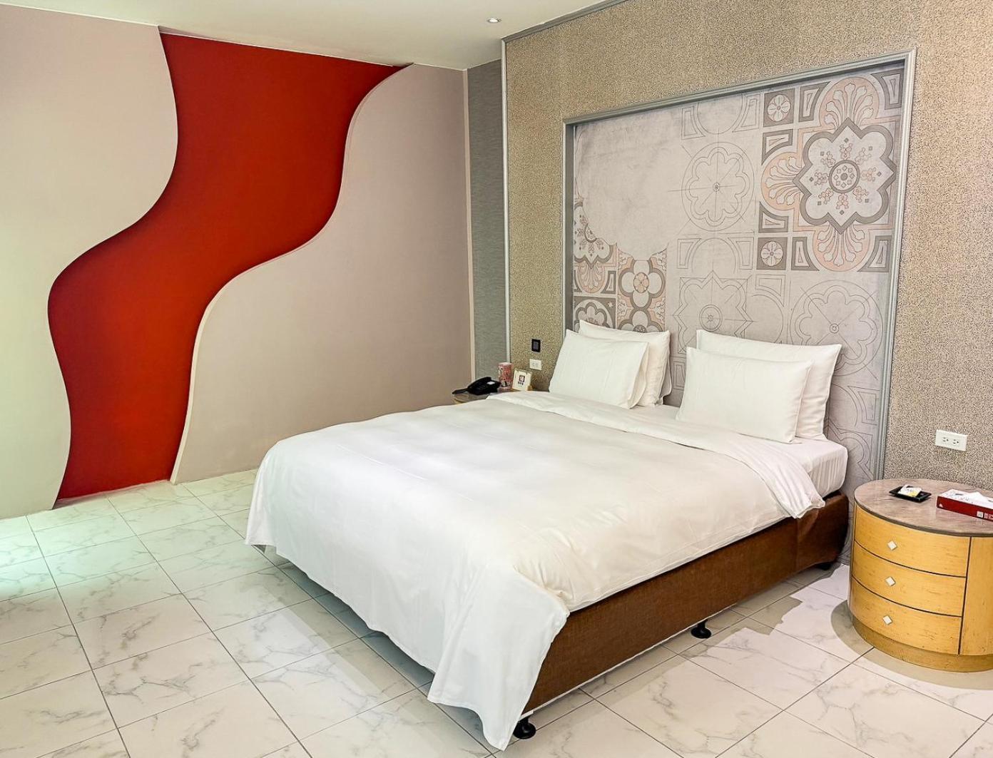 All-Ur Boutique Motel -Chia Yi Branch Kota Chiayi Bagian luar foto
