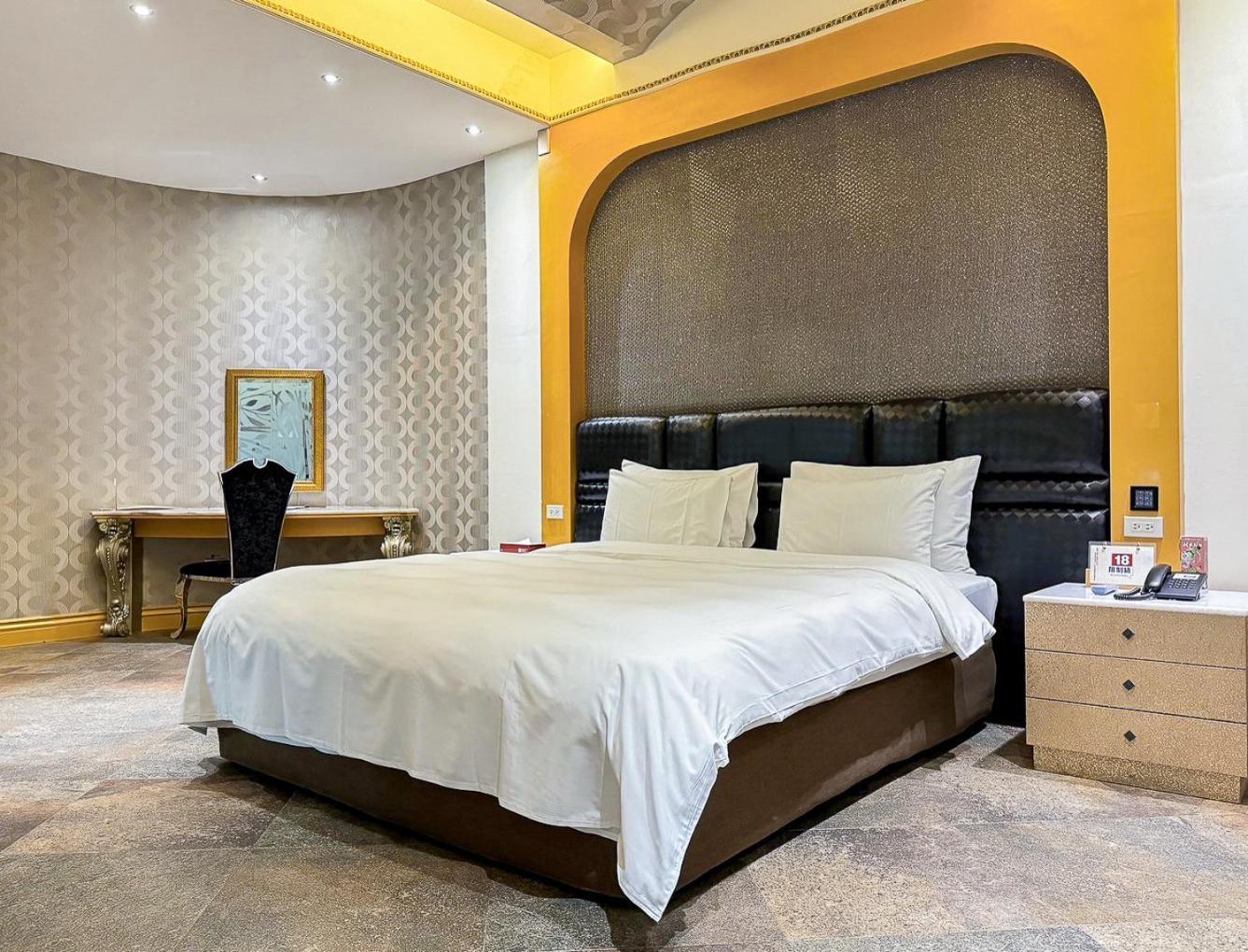 All-Ur Boutique Motel -Chia Yi Branch Kota Chiayi Bagian luar foto
