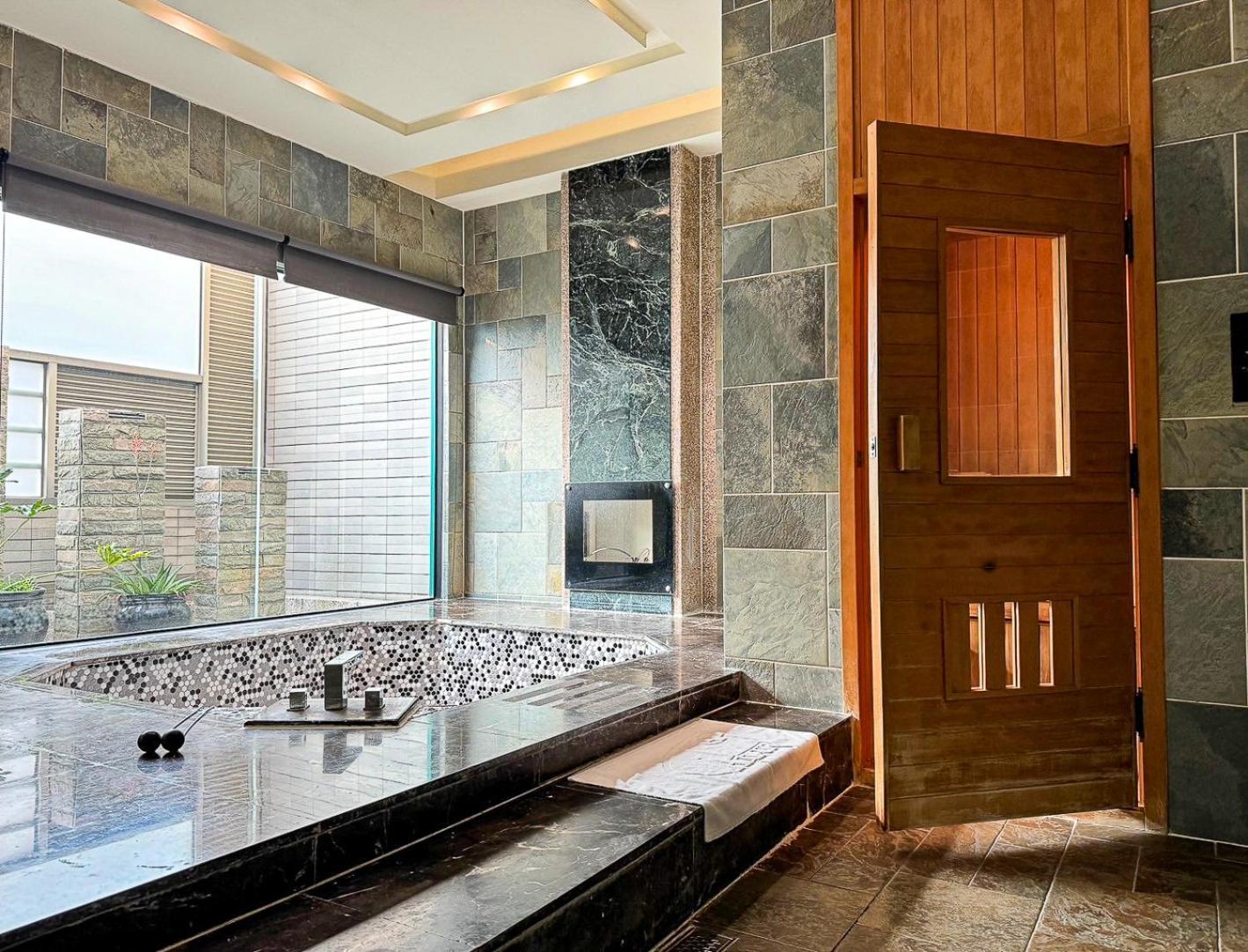 All-Ur Boutique Motel -Chia Yi Branch Kota Chiayi Bagian luar foto