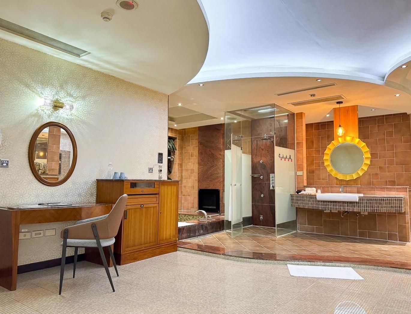 All-Ur Boutique Motel -Chia Yi Branch Kota Chiayi Bagian luar foto