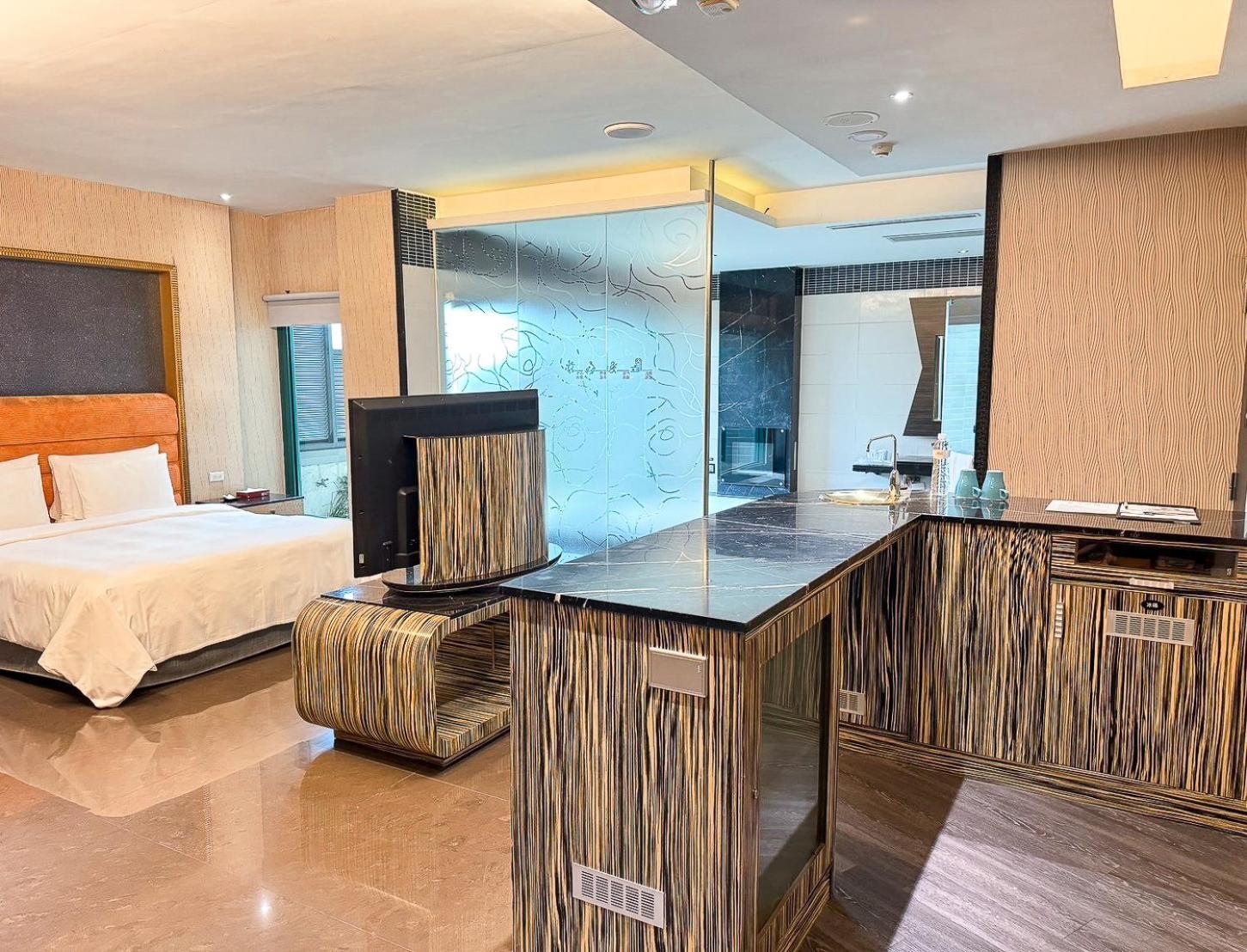 All-Ur Boutique Motel -Chia Yi Branch Kota Chiayi Bagian luar foto