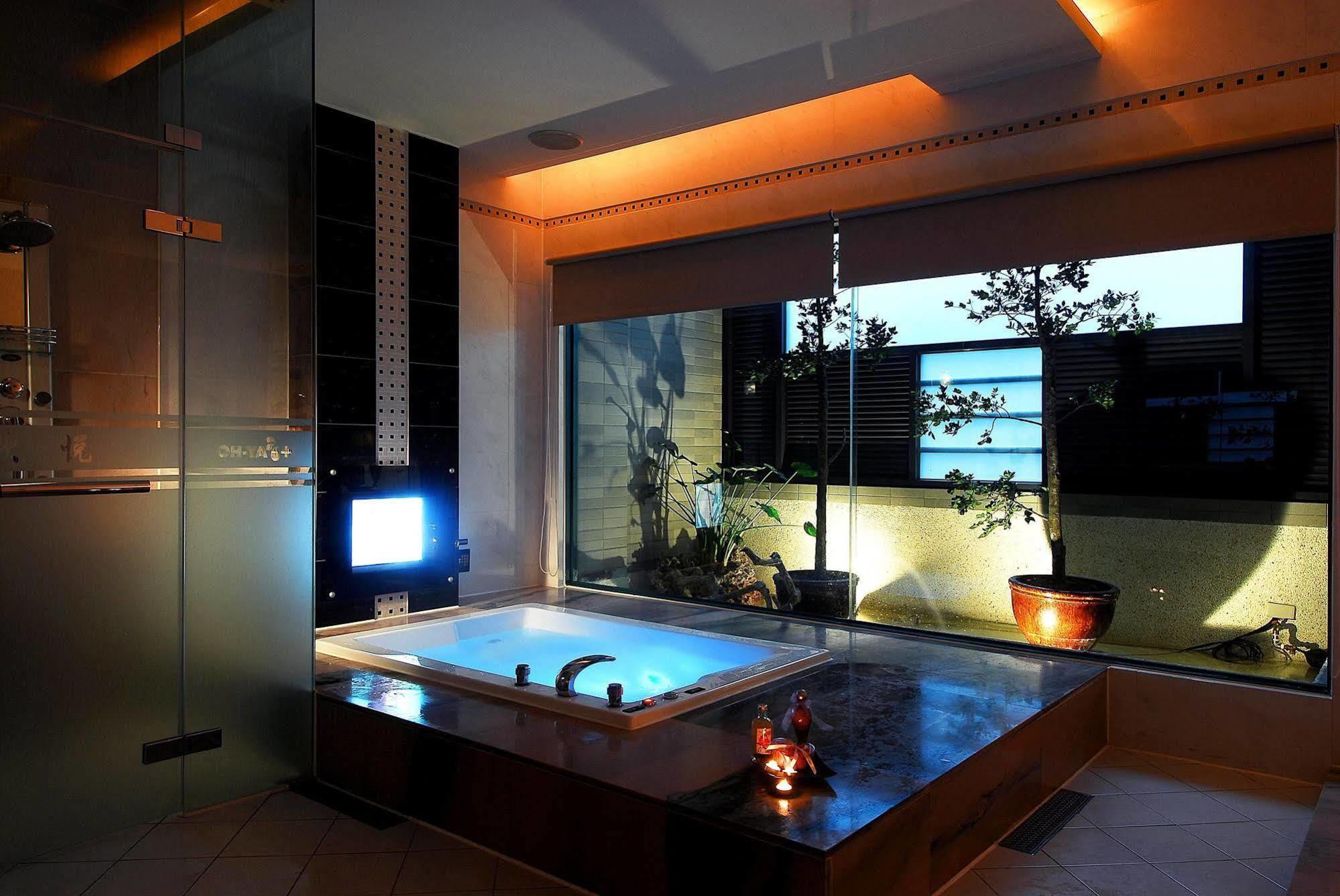 All-Ur Boutique Motel -Chia Yi Branch Kota Chiayi Bagian luar foto