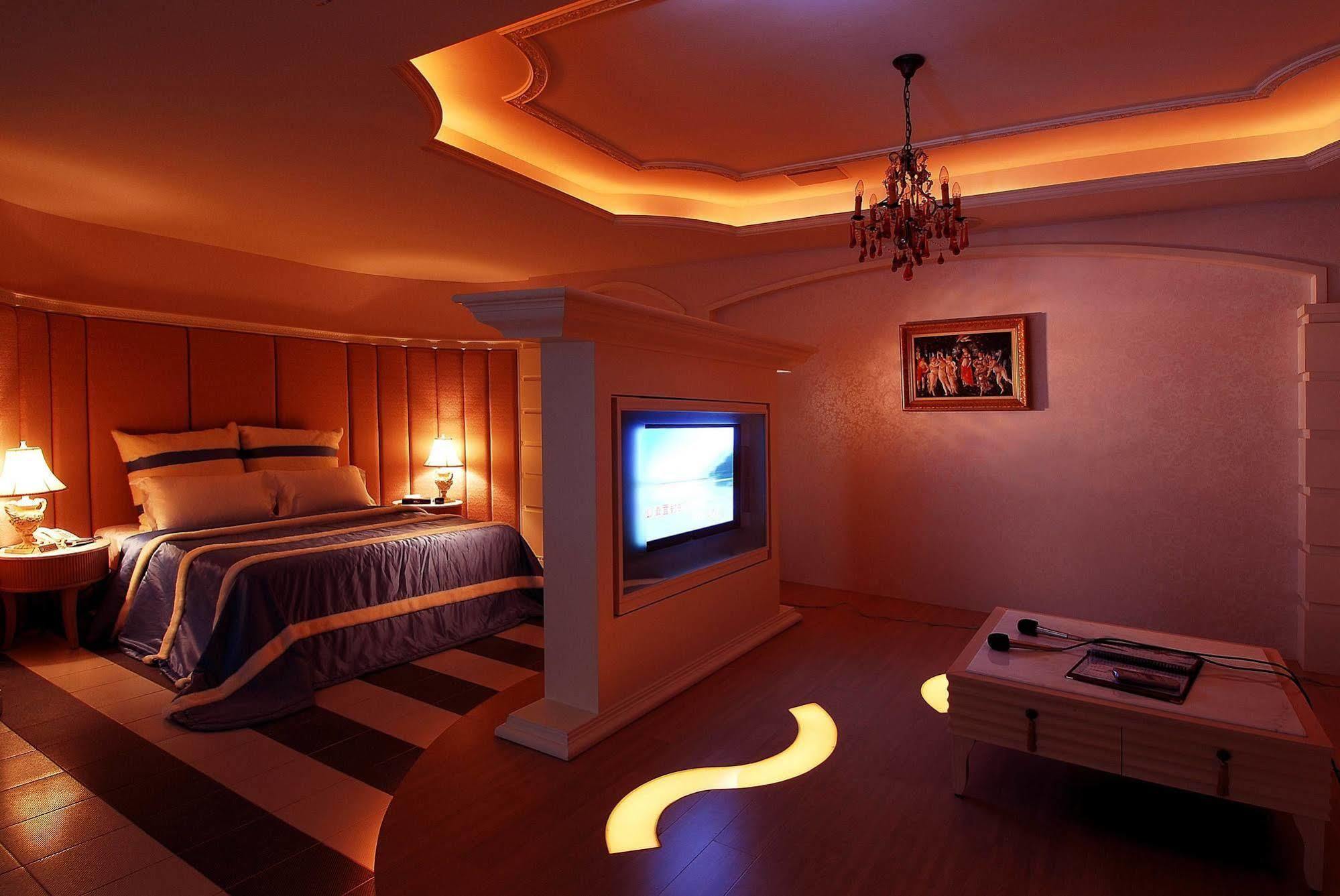 All-Ur Boutique Motel -Chia Yi Branch Kota Chiayi Bagian luar foto