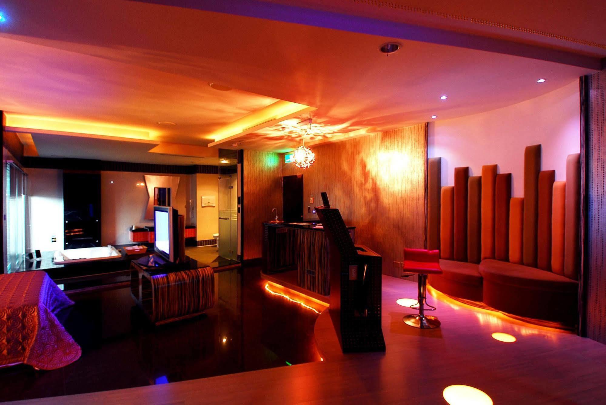 All-Ur Boutique Motel -Chia Yi Branch Kota Chiayi Bagian luar foto