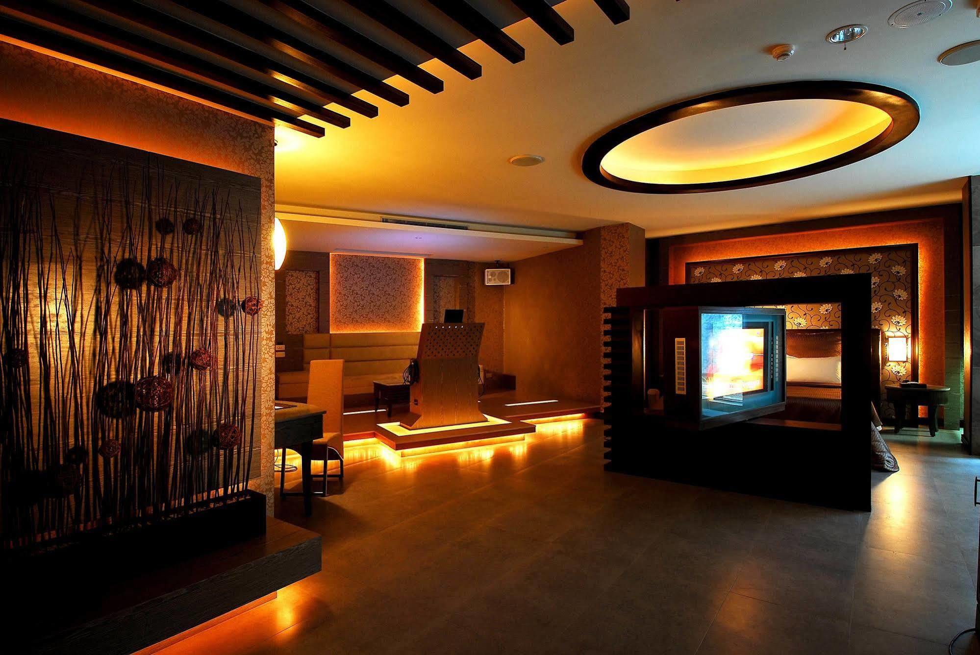 All-Ur Boutique Motel -Chia Yi Branch Kota Chiayi Bagian luar foto