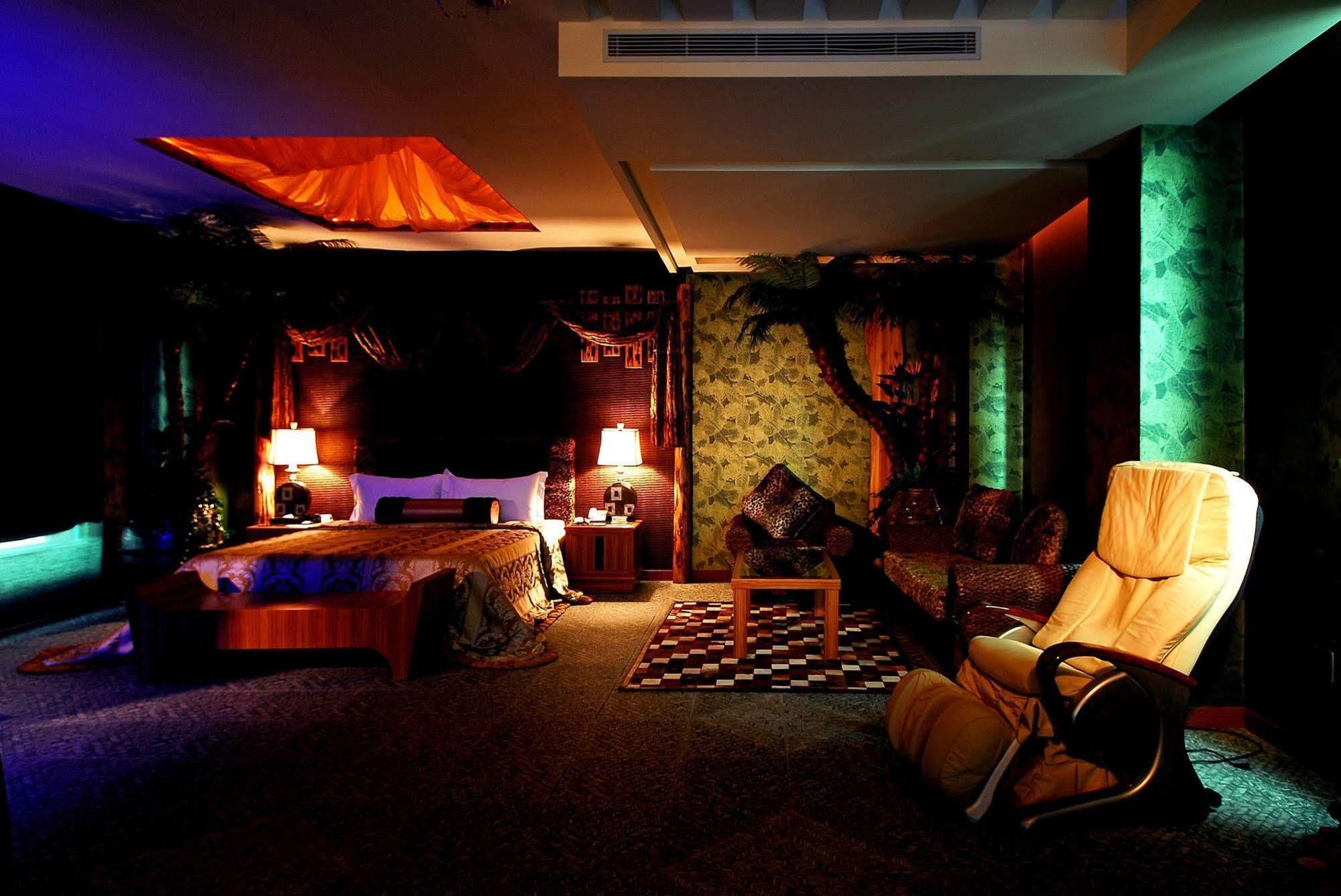 All-Ur Boutique Motel -Chia Yi Branch Kota Chiayi Bagian luar foto