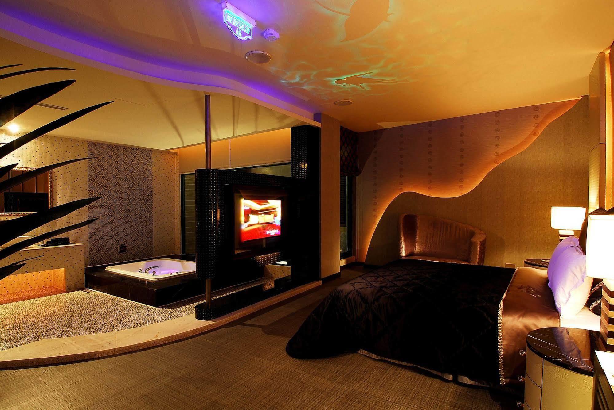 All-Ur Boutique Motel -Chia Yi Branch Kota Chiayi Bagian luar foto