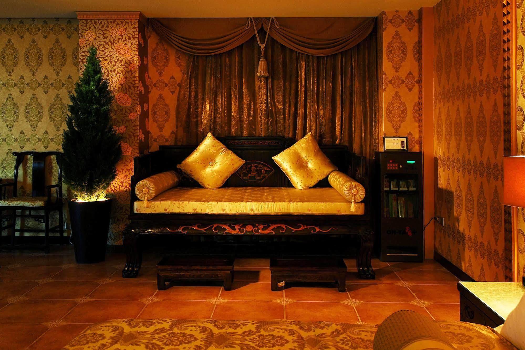 All-Ur Boutique Motel -Chia Yi Branch Kota Chiayi Bagian luar foto